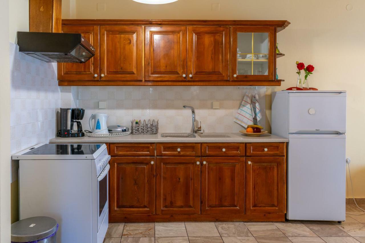 Naftis Apartments Пелекас Экстерьер фото